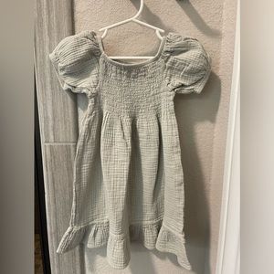 Picture perfect beautiful little Spring /Summer dress 👗